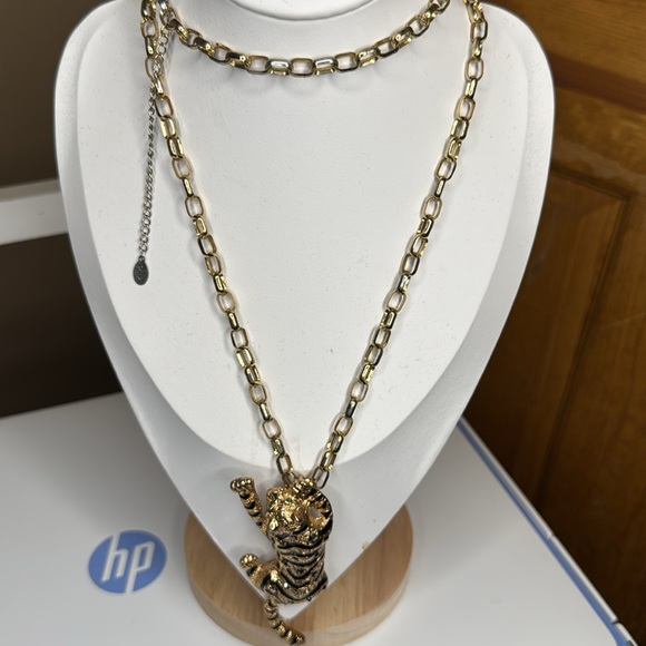 Tiger Necklace with necklace w/green eyes 30 inches - Picture 2 of 6